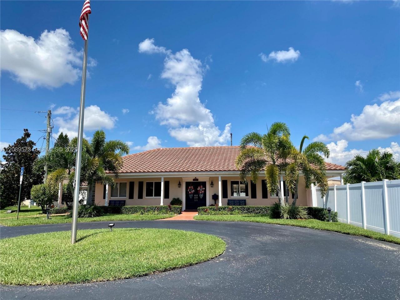 7190 E Tropical Way, Plantation, FL 33317 Photo