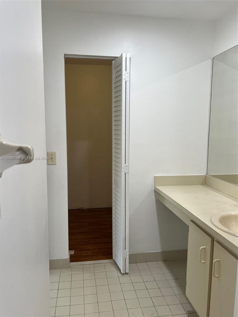 20680 NE 4th Ct, Unit 206, Miami, FL 33179 Photo