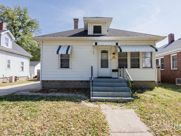 820 S 6th Avenue, Kankakee, IL 60901