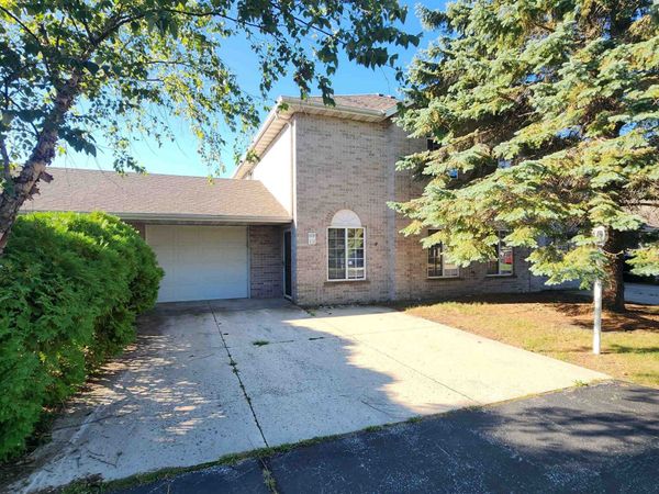 608 E Market Street, Unit 102, Elkhorn, WI 53121