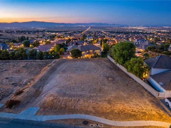 6831 Sycamore LN, Quartz Hill, CA 93551