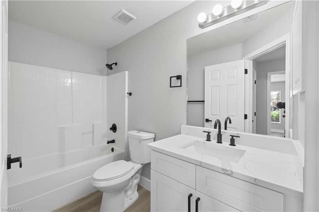 930 NW Juanita Pl, Cape Coral, FL 33993 Photo