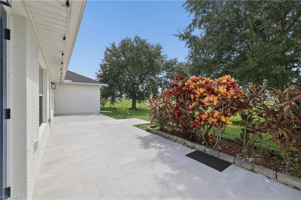 930 NW Juanita Pl, Cape Coral, FL 33993 Photo