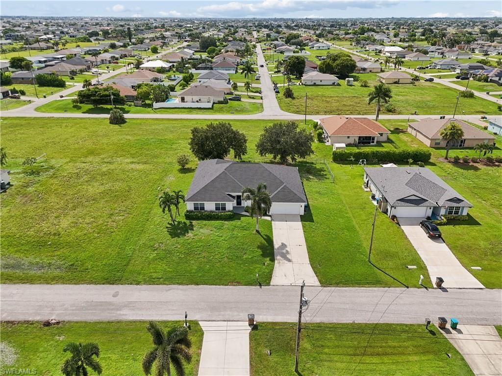 930 NW Juanita Pl, Cape Coral, FL 33993 Photo