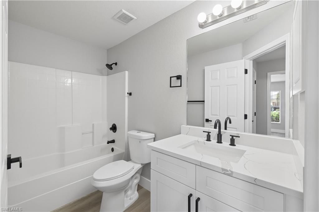 930 NW Juanita Pl, Cape Coral, FL 33993 Photo