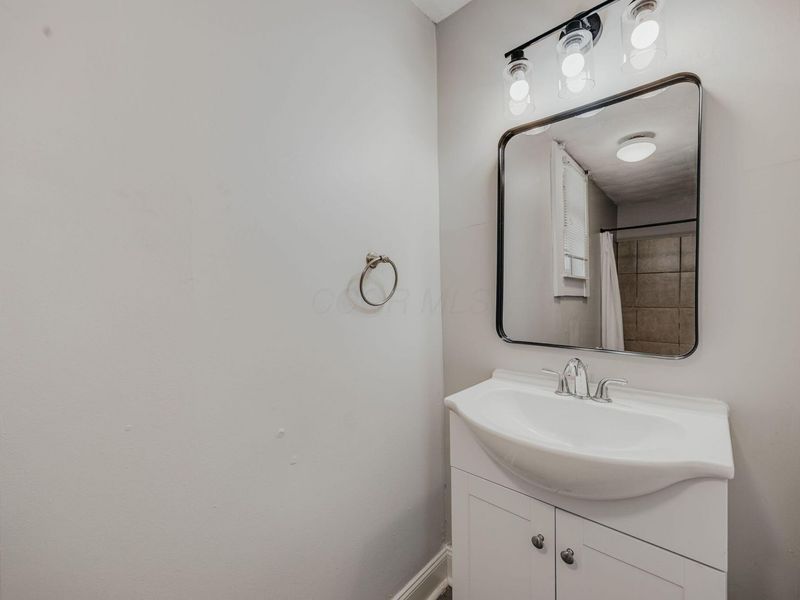 144 Cedar Alley, Columbus, OH 43215 Photo 15