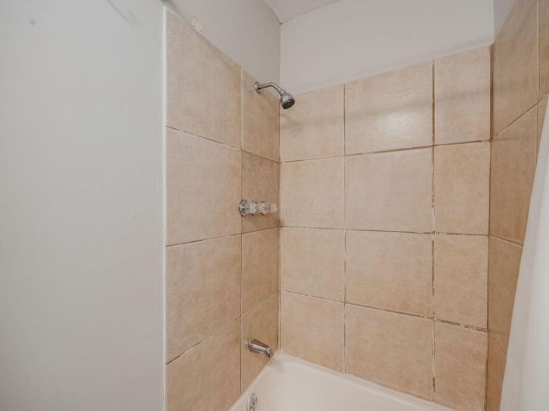 144 Cedar Alley, Columbus, OH 43215 Photo 16