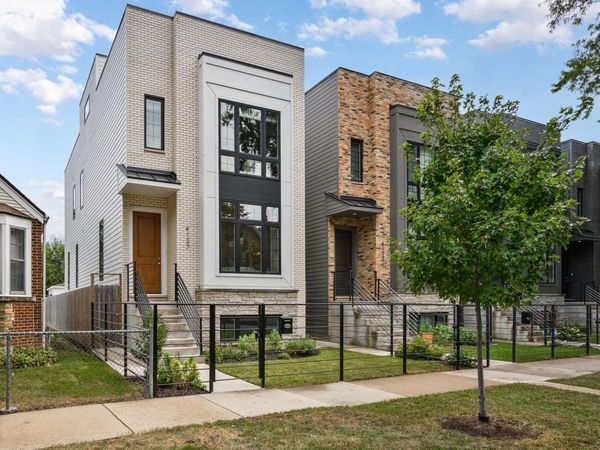 4127 N Whipple Street , Chicago, IL 60618