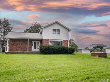 5062 Saunders Settlement Road , Lockport, NY 14094