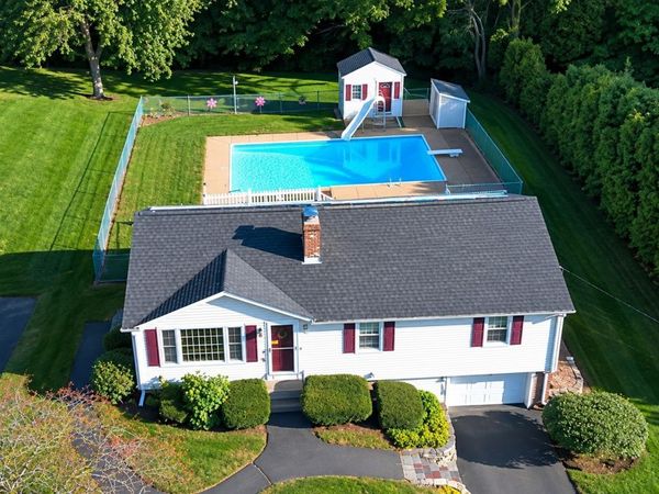 14 Brentwood Dr, Leominster, MA 01453