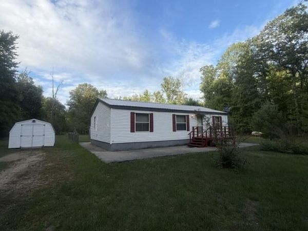 1505 E Van Buren Street, White Cloud, MI 49349