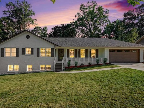 3802 Imperial Drive , Snellville, GA 30039