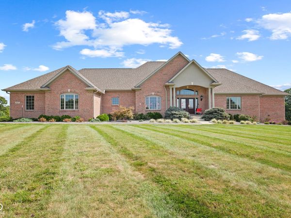 3199 Falcon Crest Drive , Martinsville, IN 46151
