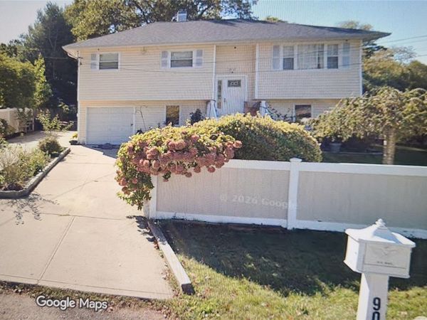 90 New Hampshire Avenue , Bay Shore, NY 11706