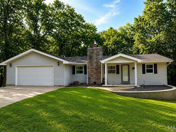 24 Glenwood Drive, Fenton, MO 63026