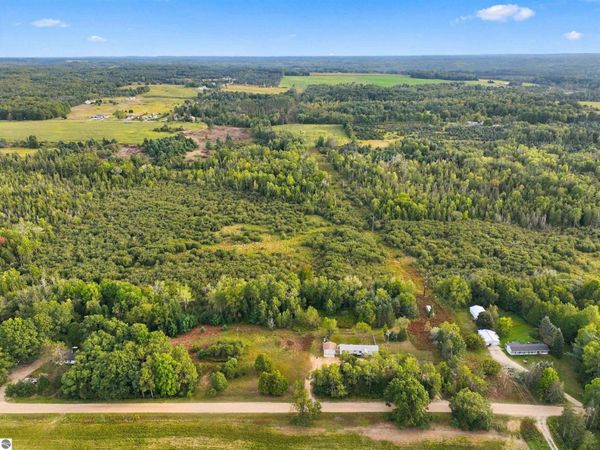 6890 46 Road E, Cadillac, MI 49601