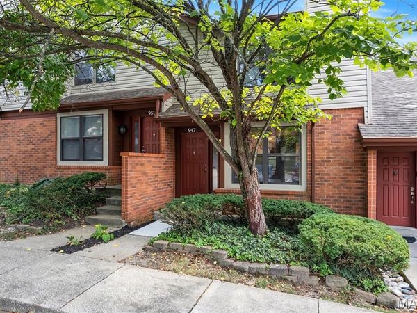 947 Quail Meadows Court, Unit E, Chesterfield, MO 63017