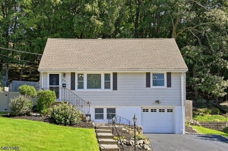 138 Rafkind Rd, Bloomingdale, NJ 07403 Main Photo