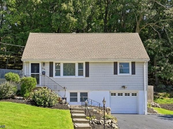 138 Rafkind Rd, Bloomingdale, NJ 07403