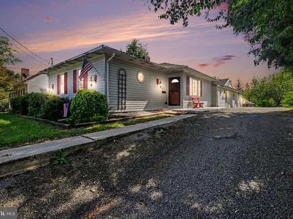 154 W I STREET, CARLISLE, PA 17013