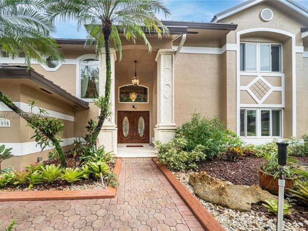 15935 NW 82nd Ct , Miami Lakes, FL 33016