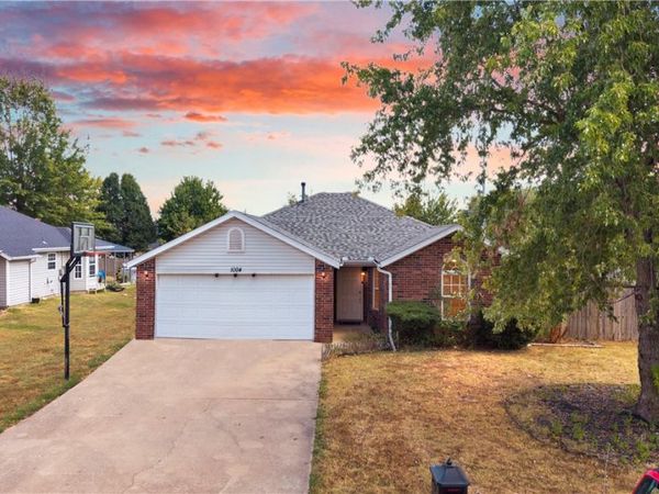 1004 Zachary Street, Centerton, AR 72719