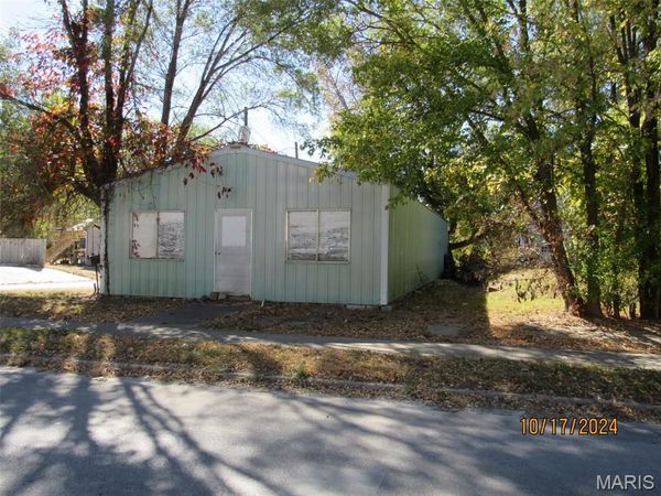 301 Delaware Street , Louisiana, MO 63353