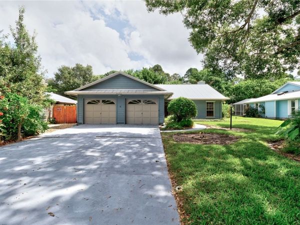 2296 44th Avenue , Vero Beach, FL 32966