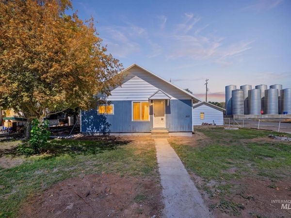 202 W Midway St, Filer, ID 83328