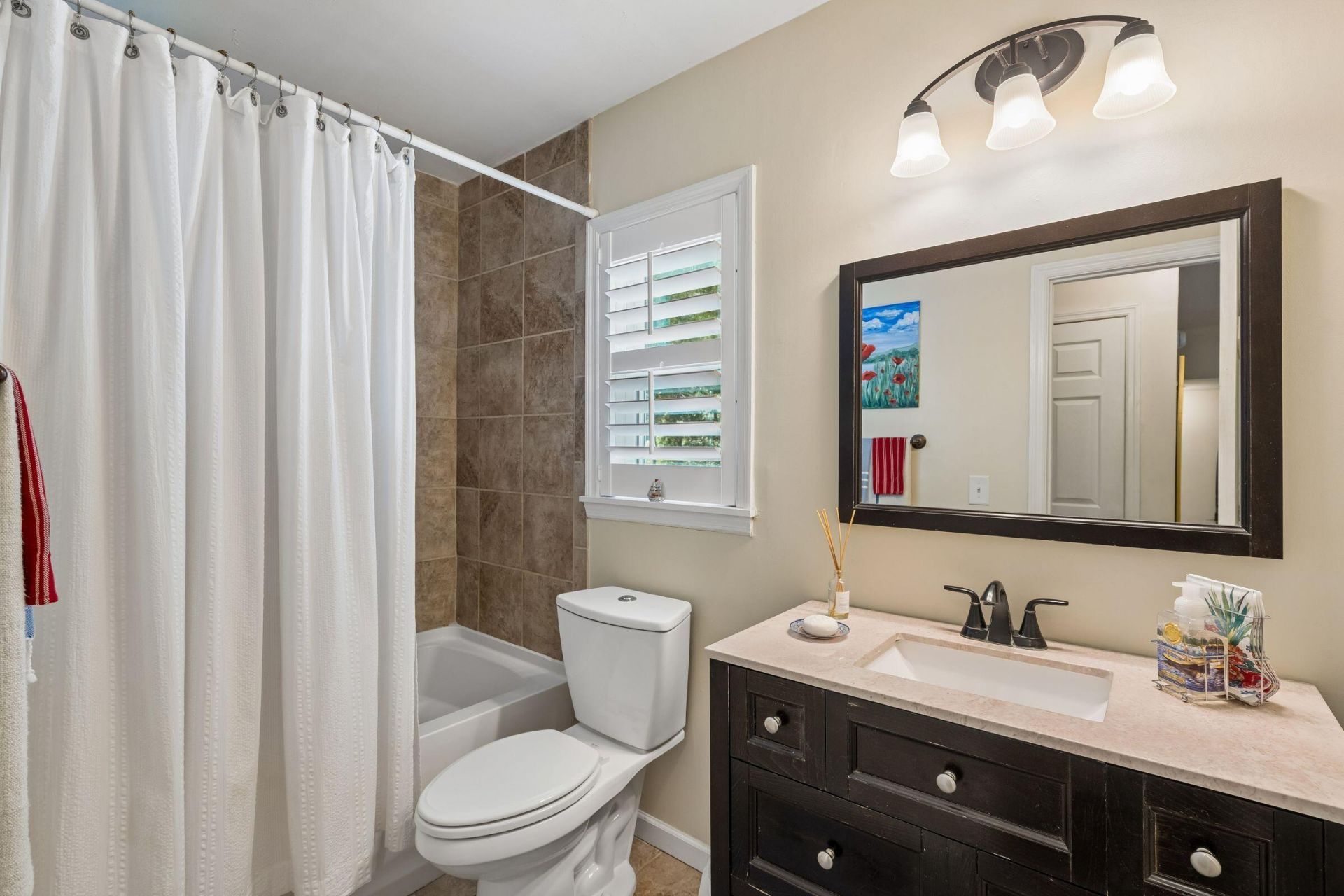 995 Governors Road Photo 33