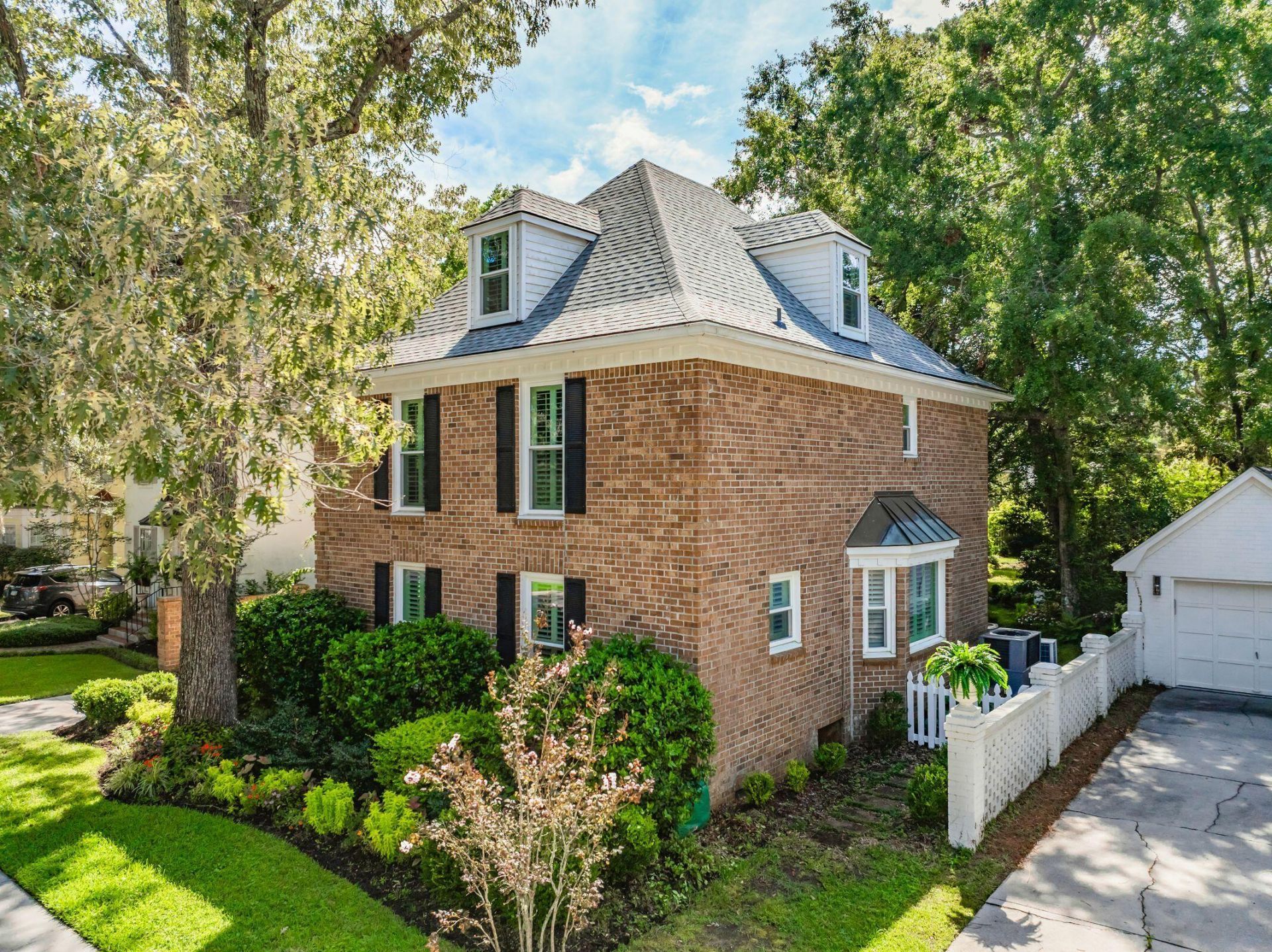 995 Governors Road Photo 5
