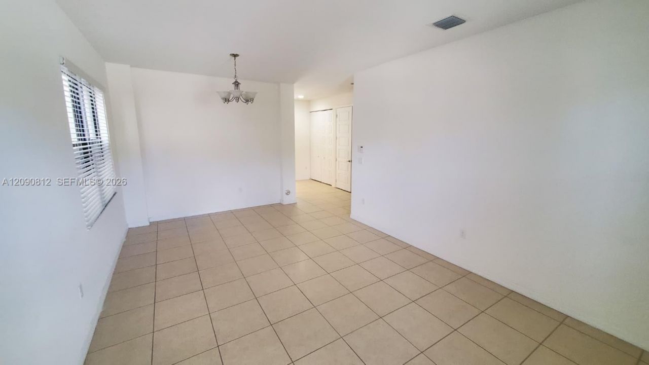652 NE 191st Ter, Miami, FL 33179 Photo