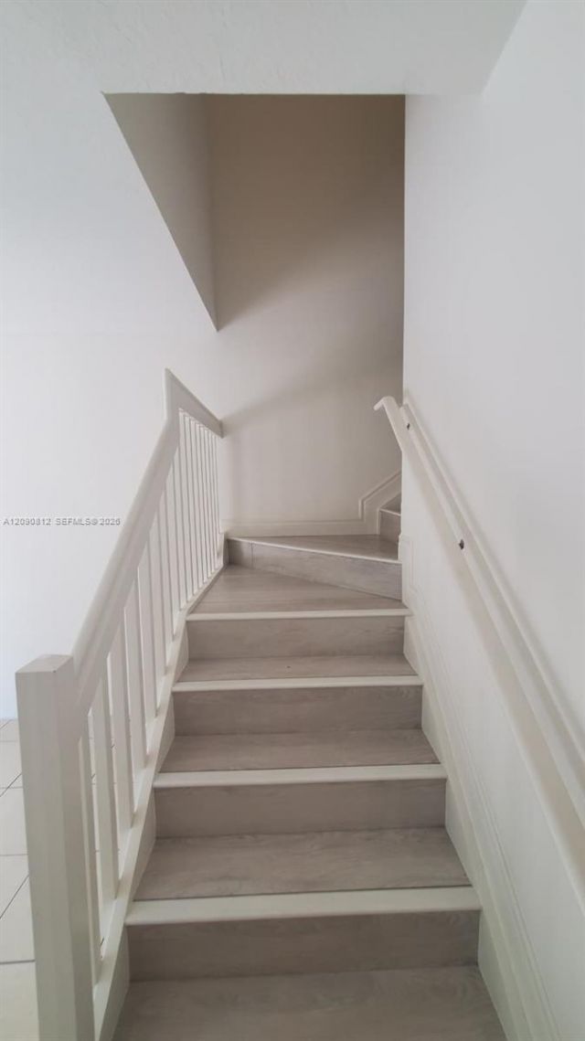 652 NE 191st Ter, Miami, FL 33179 Photo