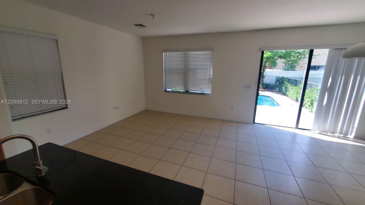 652 NE 191st Ter, Miami, FL 33179 Photo