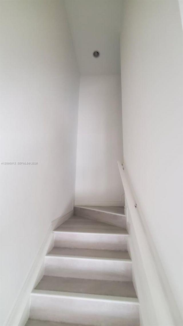 652 NE 191st Ter, Miami, FL 33179 Photo