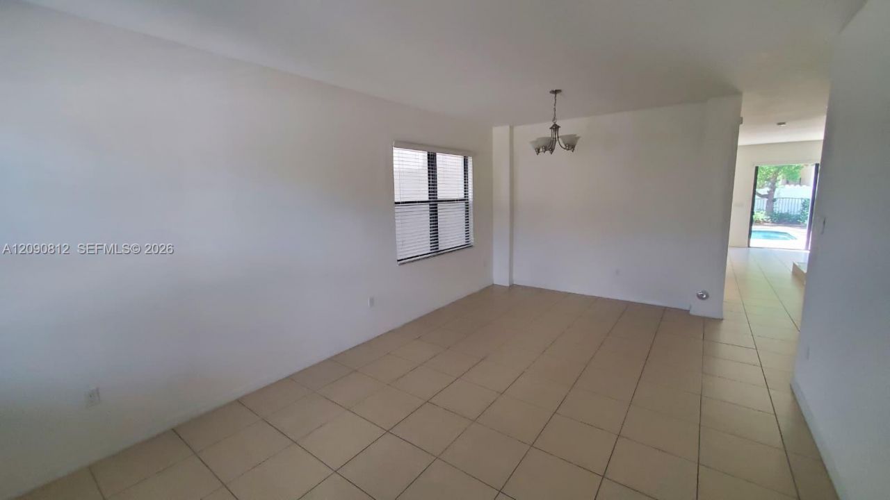 652 NE 191st Ter, Miami, FL 33179 Photo