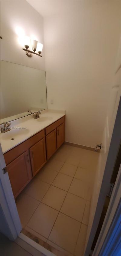 652 NE 191st Ter, Miami, FL 33179 Photo