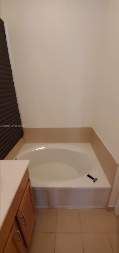 652 NE 191st Ter, Miami, FL 33179 Photo