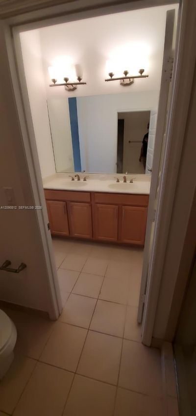 652 NE 191st Ter, Miami, FL 33179 Photo