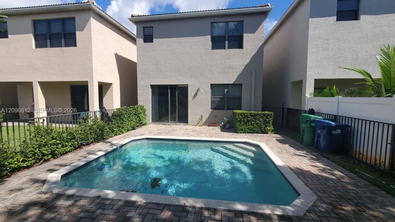 652 NE 191st Ter, Miami, FL 33179 Photo