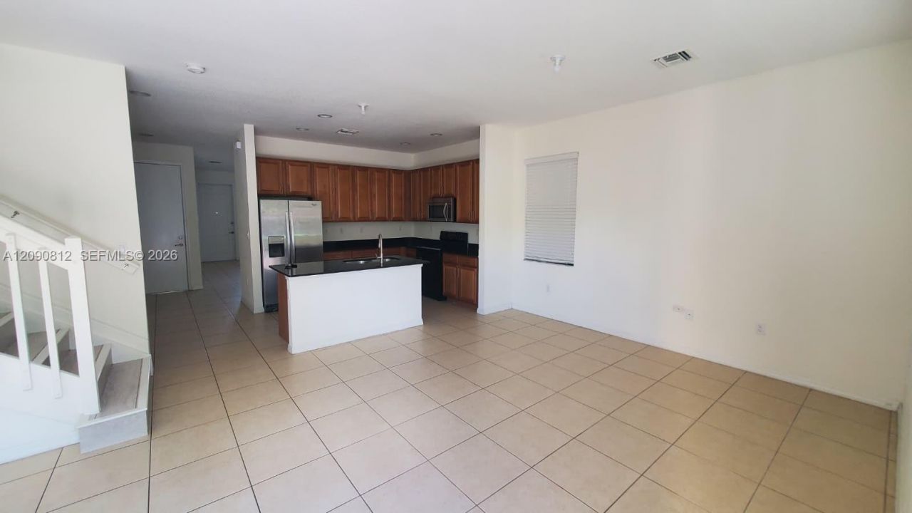 652 NE 191st Ter, Miami, FL 33179 Photo