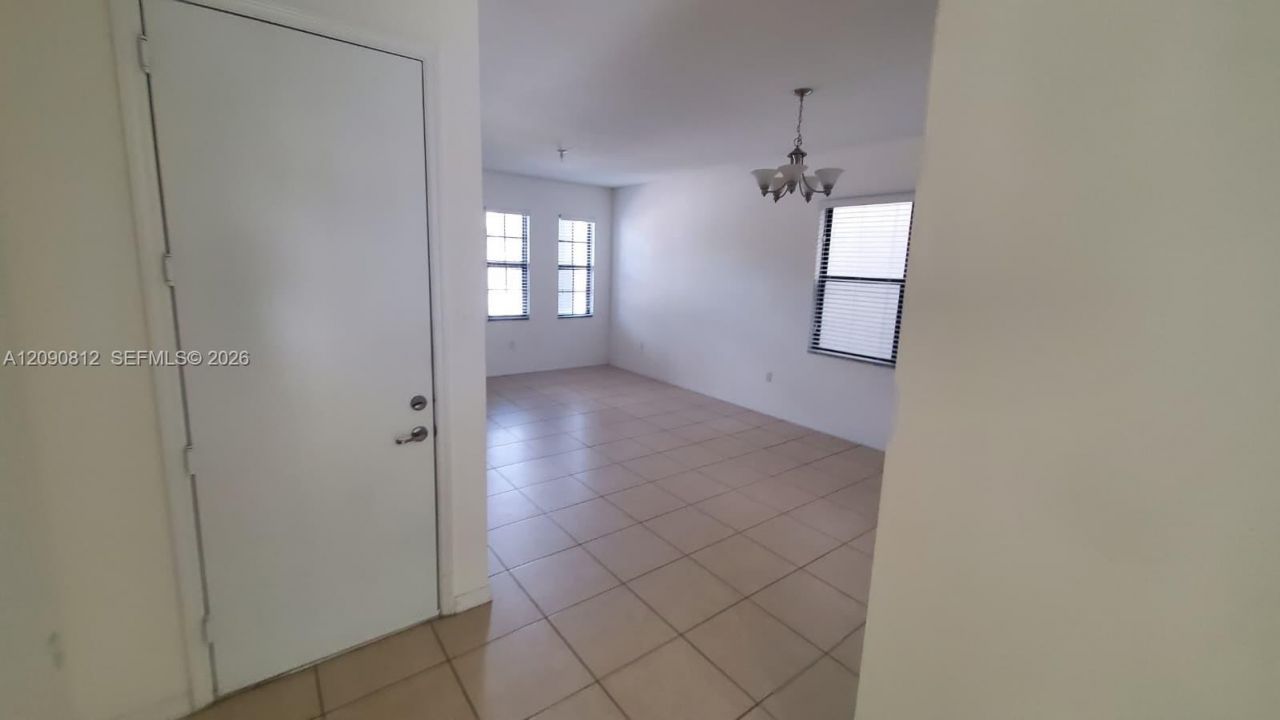 652 NE 191st Ter, Miami, FL 33179 Photo