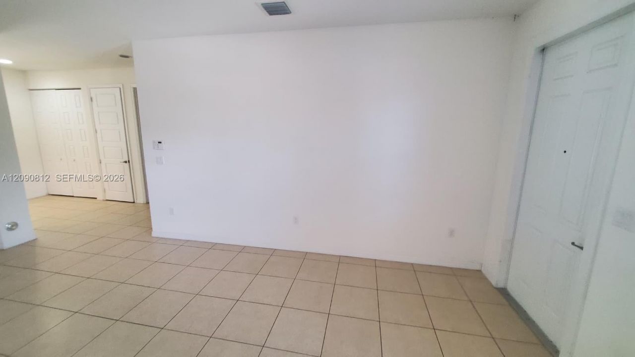 652 NE 191st Ter, Miami, FL 33179 Photo