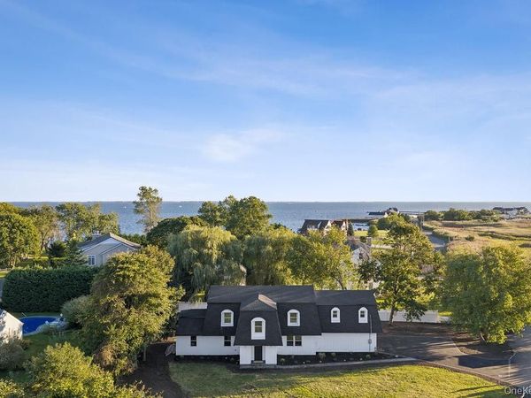 80 Oak Rd , Bayport, NY 11705