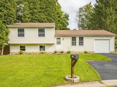 1539 Bluestem Court , Walworth, NY 14568