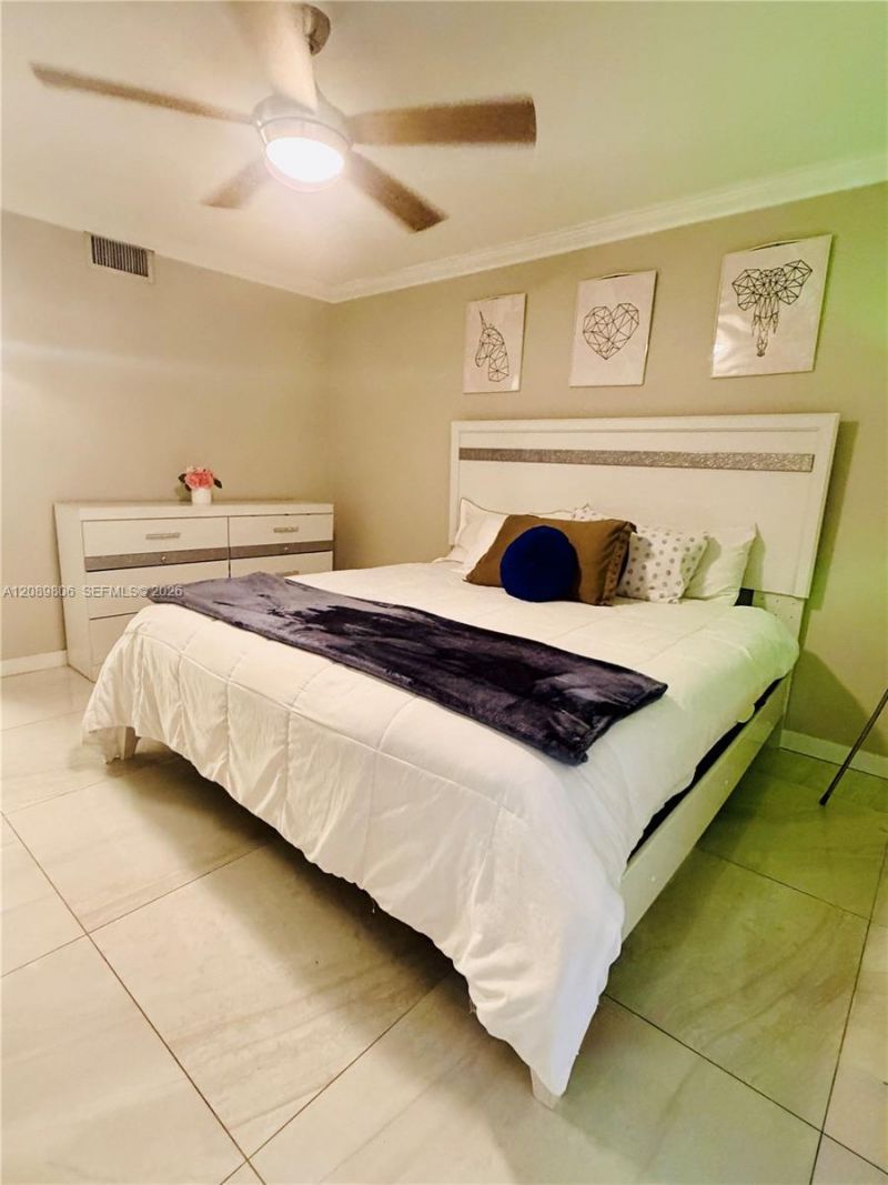 20120 NE 3rd Ct , Unit 7, Miami, FL 33179 Photo