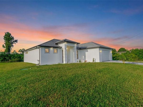 736 E Chambers St , Lehigh Acres, FL 33974