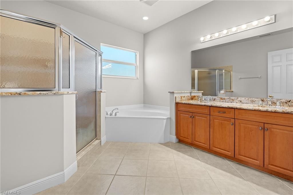 5717 Mango Cir, Unit 5717, Naples, FL 34110 Photo