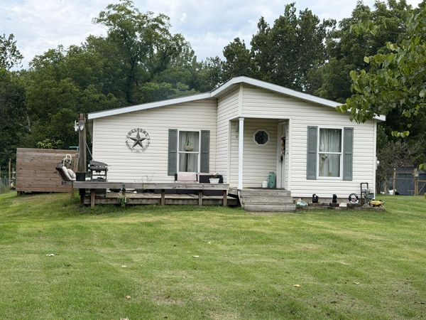 40 S Pine Street, Grand Junction, MI 49056