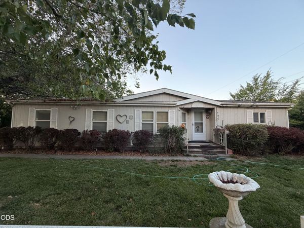 494 5th Street, Metolius, OR 97741